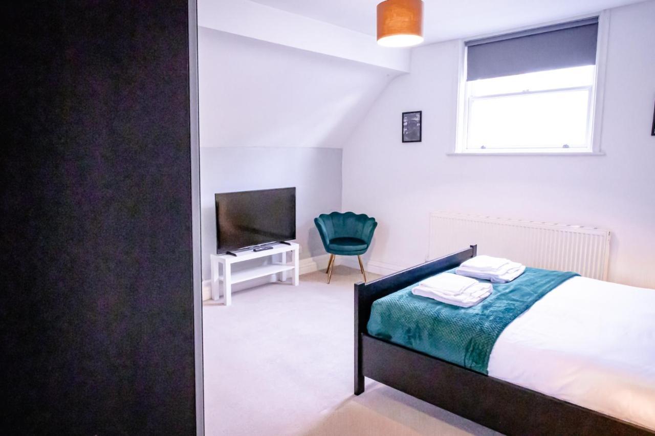 צ'סטר Lord Street - 2 Beautiful Apartments - Sleep Up To 14 Guests - By Rework Accommodation מראה חיצוני תמונה