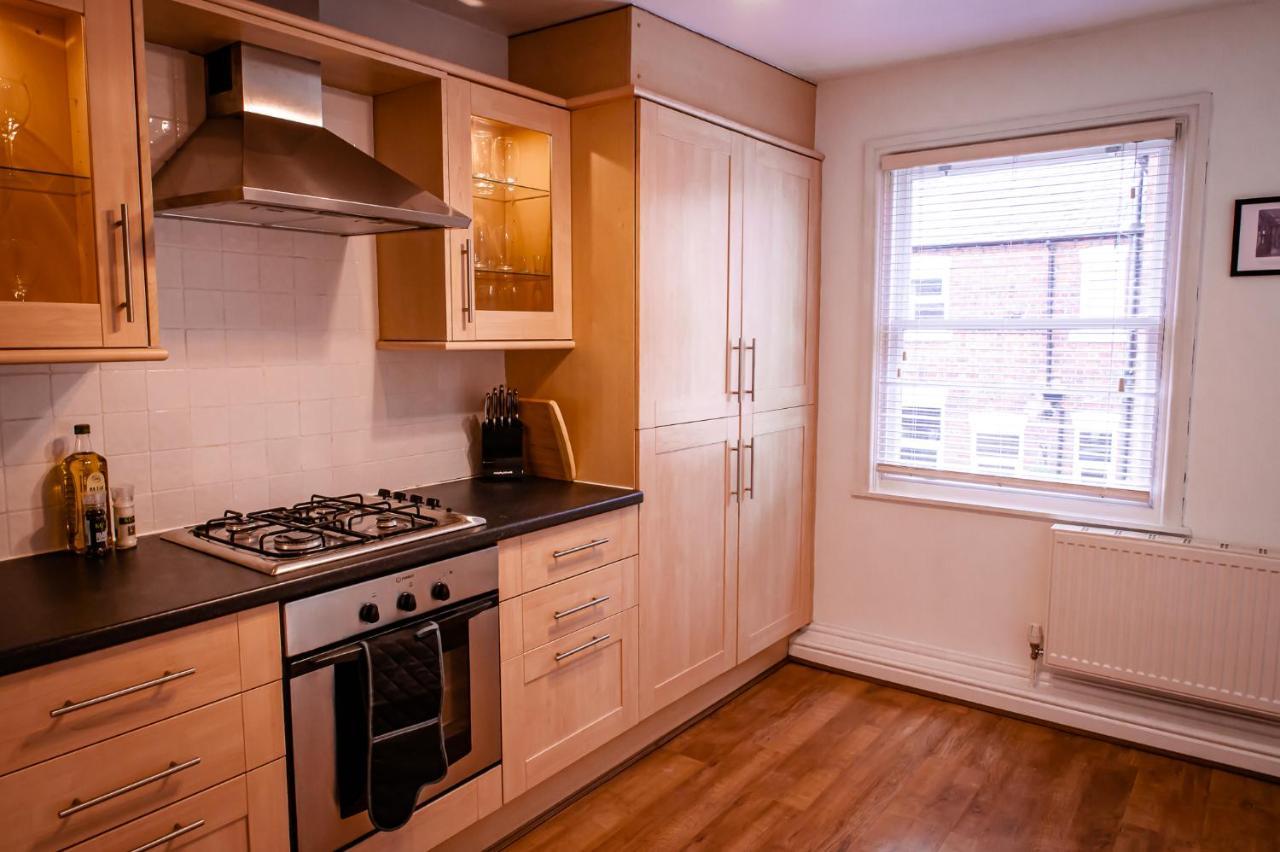 צ'סטר Lord Street - 2 Beautiful Apartments - Sleep Up To 14 Guests - By Rework Accommodation מראה חיצוני תמונה