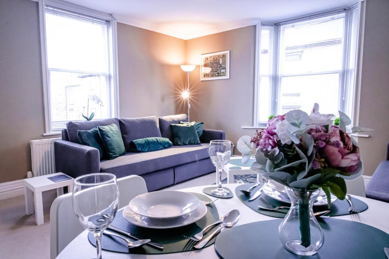 צ'סטר Lord Street - 2 Beautiful Apartments - Sleep Up To 14 Guests - By Rework Accommodation מראה חיצוני תמונה