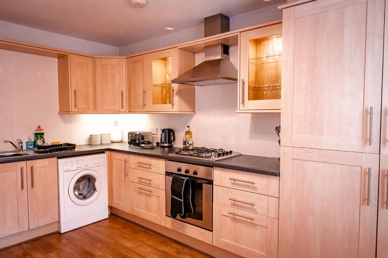 צ'סטר Lord Street - 2 Beautiful Apartments - Sleep Up To 14 Guests - By Rework Accommodation מראה חיצוני תמונה
