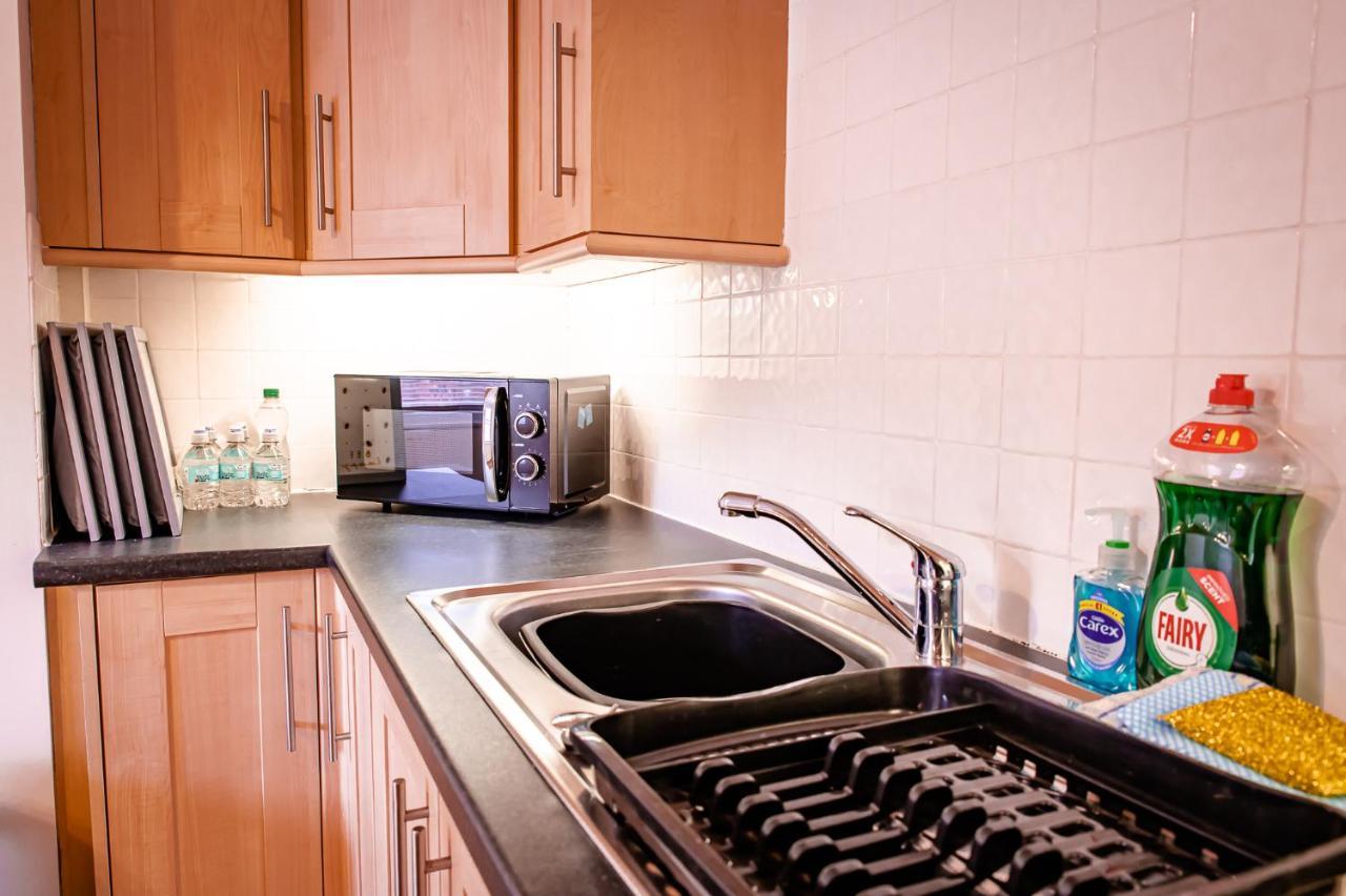 צ'סטר Lord Street - 2 Beautiful Apartments - Sleep Up To 14 Guests - By Rework Accommodation מראה חיצוני תמונה