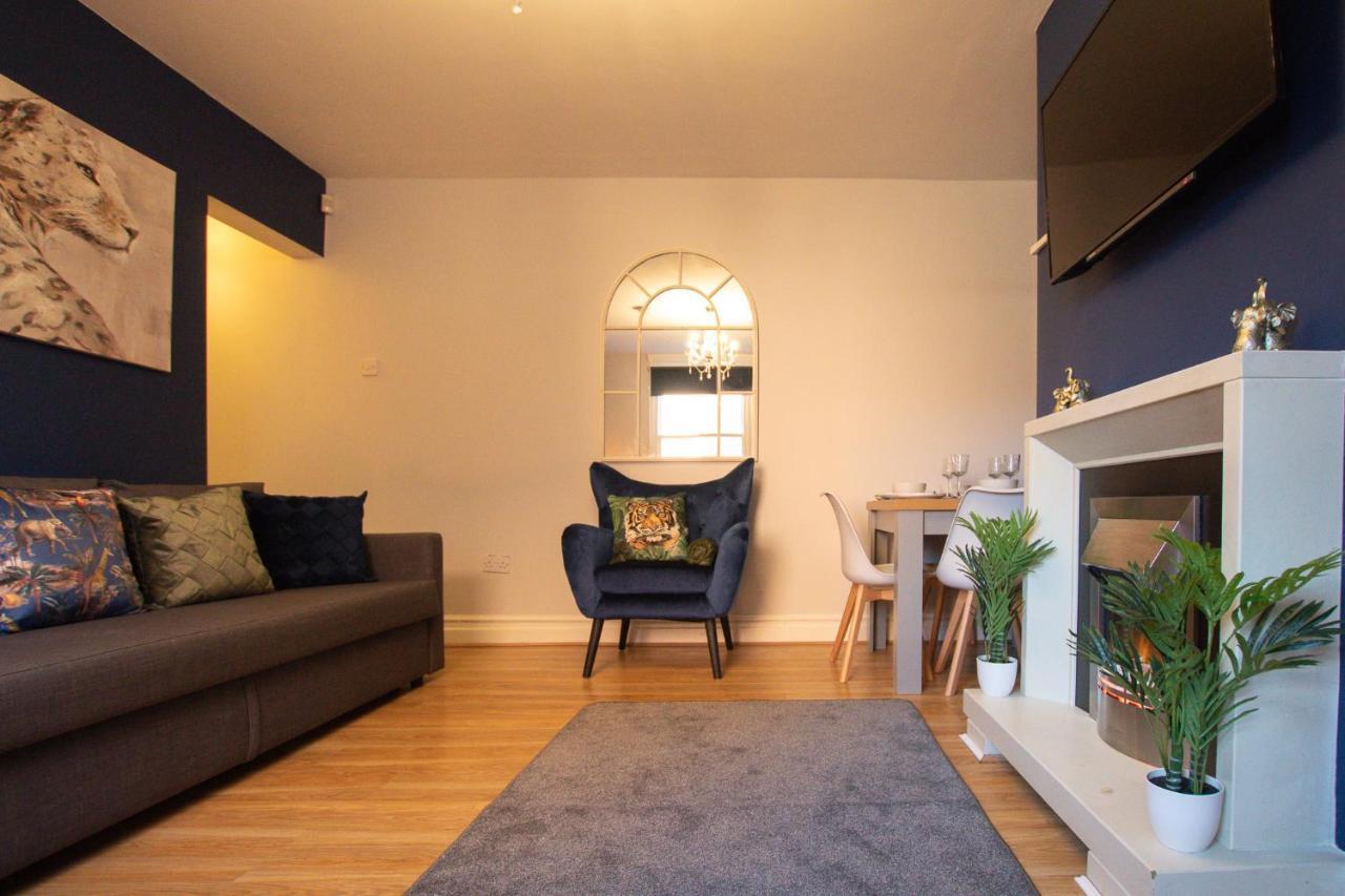 צ'סטר Lord Street - 2 Beautiful Apartments - Sleep Up To 14 Guests - By Rework Accommodation מראה חיצוני תמונה